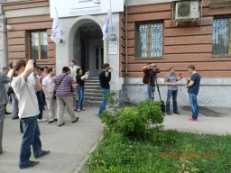 Журналисты атаковали гостя Самары на улице 