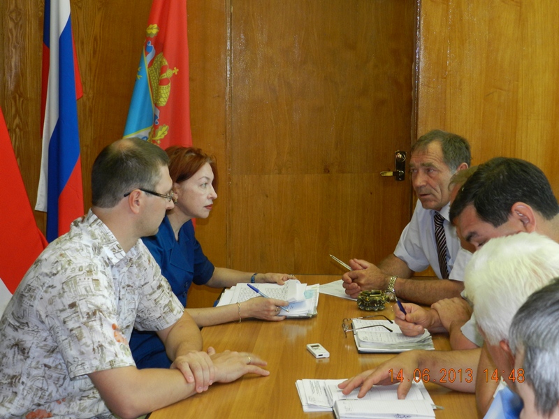 На итоговом совещании.