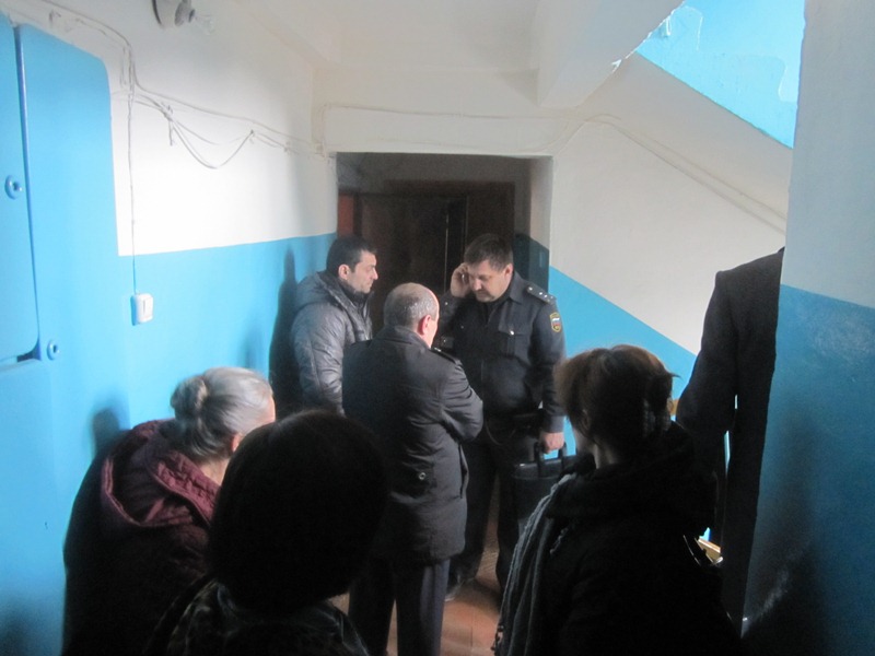 В квартиру хирург разрешил войти далеко не всем. 