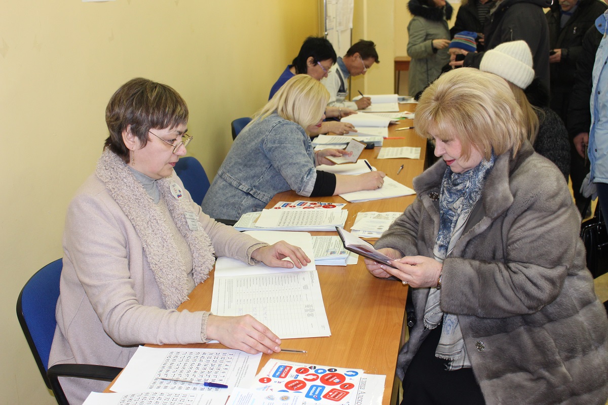 Уполномоченный по правам человека в Самарской области проголосовала на избирательном участке 3203