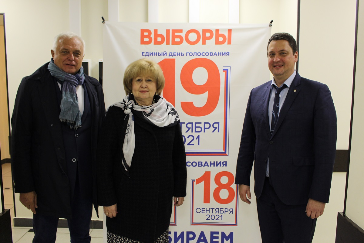 А.С. Точенов, О.Д. Гальцова и В.Н. Михеев в Избирательной комиссии Самарской области