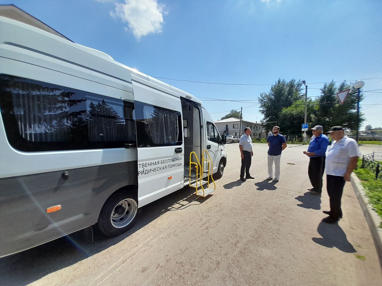 Услышать каждого - мобильная приемная по оказанию правовой помощи выезжает к людям