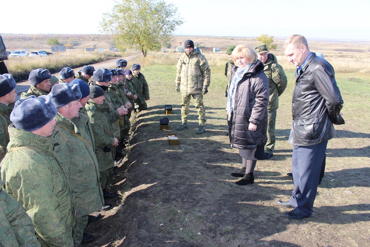 Уполномоченный по правам человека Ольга Гальцова встретилась с военнослужащими, призванными в рамках частичной мобилизации, которые проходят подготовку на военном полигоне в городском поселении Рощинский Волжского района Самарской области