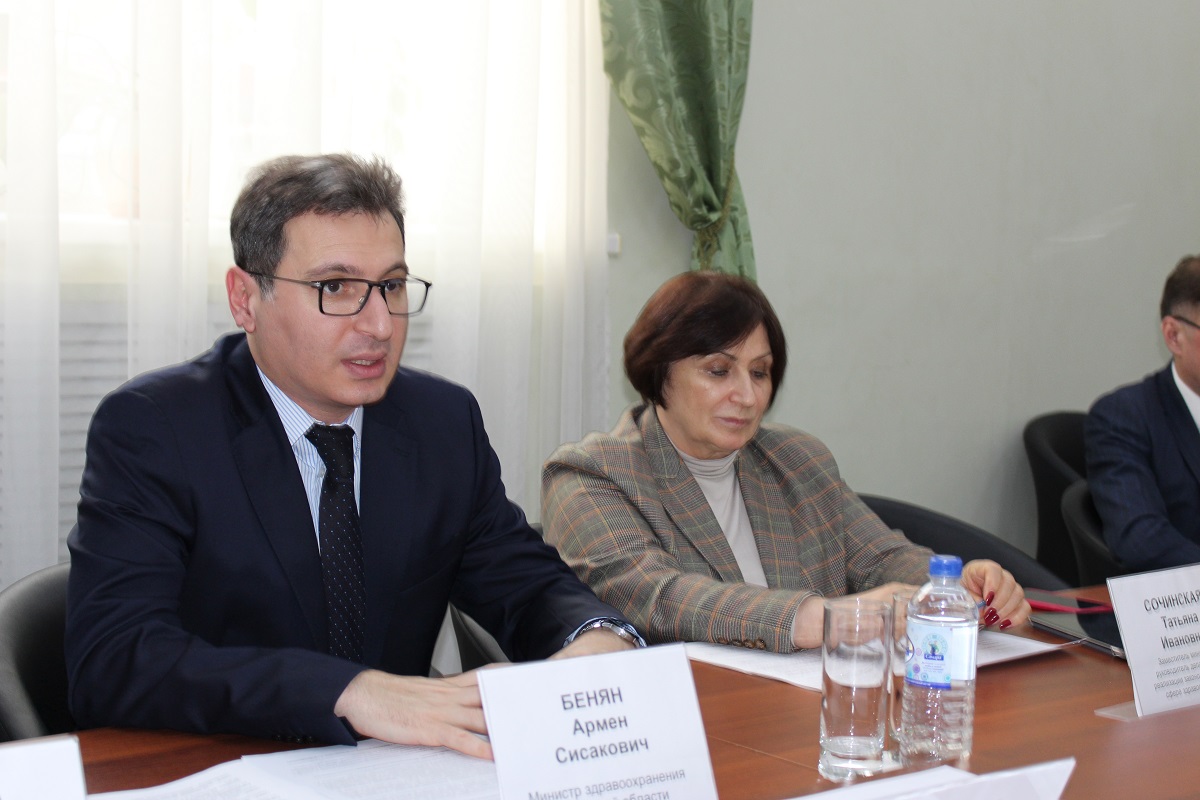 Уполномоченный по правам человека Ольга Гальцова и министр здравоохранения Армен Бенян обсудили вопросы обеспечения права на охрану здоровья